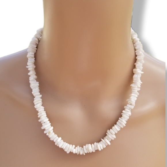 VINTAGE 70s CLASSIC WHITE PUKA SHELL NECKLACE WITH BARREL CLASP CLOSURE - Picture 1 of 6